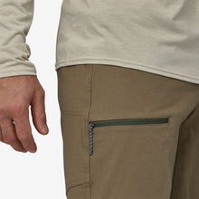 Carica l&#39;immagine nel visualizzatore di Gallery, Patagonia Men&#39;s Venga Rock Pants - Regular Pantalone uomo in misto cotone Sage Khaki

