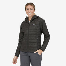 Carica l&#39;immagine nel visualizzatore di Gallery, Patagonia Women&#39;s Nano Puff® Hoody Piumino leggero nero
