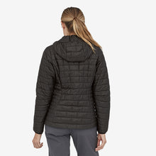 Carica l&#39;immagine nel visualizzatore di Gallery, Patagonia Women&#39;s Nano Puff® Hoody Piumino leggero nero
