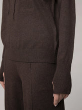Carica l'immagine nel visualizzatore di Gallery, HINNOMINATE Maglia cappuccio con ricamo art. HMABW03028_MTTM0001 col. CAFFE'
