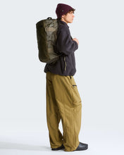 Carica l'immagine nel visualizzatore di Gallery, THE NORTH FACE Duffel Base Camp Voyager 32 L art.  NF0A52RR col. New Taupe Green
