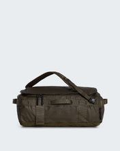 Carica l'immagine nel visualizzatore di Gallery, THE NORTH FACE Duffel Base Camp Voyager 32 L art.  NF0A52RR col. New Taupe Green
