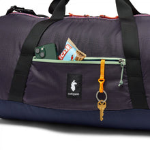 Carica l&#39;immagine nel visualizzatore di Gallery, Cotopaxi Ligera 45L Duffel Bag - Cada Dia col. Maritime
