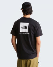 Carica l'immagine nel visualizzatore di Gallery, THE NORTH FACE T-shirt Evolution NSE Box Regular da uomo art.  NF0A8B6K col. TNF Black-TNF White
