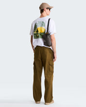 Carica l'immagine nel visualizzatore di Gallery, THE NORTH FACE T-shirt Pitch A Tent Relaxed da uomo art. NF0A8H59 col. TNF White
