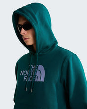 Carica l'immagine nel visualizzatore di Gallery, Felpa con cappuccio TNF™ Essential Drew Peak Regular da uomo art. NF0A8FDA col. Pacific Teal
