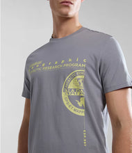 Carica l'immagine nel visualizzatore di Gallery, Napapijri T-Shirt a Maniche Corte S-Manta SS1 col. GREY OWL NP0A4HQHH581
