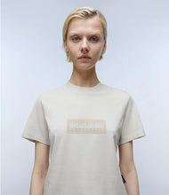 Carica l&#39;immagine nel visualizzatore di Gallery, NAPAPIJRI T-Shirt a Maniche Corte Box Logo W cod. NA4HZA
