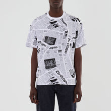 Carica l'immagine nel visualizzatore di Gallery, Newspaper Tee T-shirt manica corta unisex White Black
