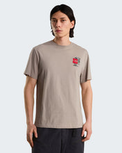 Carica l'immagine nel visualizzatore di Gallery, THE NORTH FACE T-shirt Gear Up Get Out Graphic unisex art. NF0A8JB42MB col. Stone Slab
