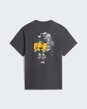 Carica l'immagine nel visualizzatore di Gallery, THE NORTH FACE T-shirt Gear Up Get Out Graphic unisex art. NF0A8JB4RHI col. Anthracite Grey
