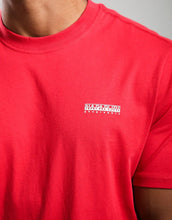 Carica l'immagine nel visualizzatore di Gallery, NAPAPIJRI T-Shirt a Maniche Corte mod. S-SMALL BOX LOGO col. AMERICAN B RAQ
