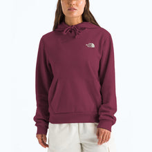 Carica l'immagine nel visualizzatore di Gallery, THE NORTH FACE felpa con cappuccio da donna art. NF0A8CWNMVO col. BURGUNDY CRUSH
