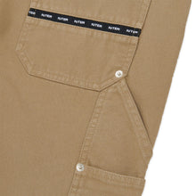 Carica l&#39;immagine nel visualizzatore di Gallery, IUTER CARPENTER SHORT Carpenter Short bermuda Beige EARTH
