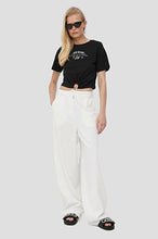 Carica l&#39;immagine nel visualizzatore di Gallery, GUESS t Shirt Donna Piercing

