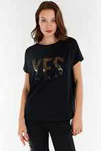 Carica l&#39;immagine nel visualizzatore di Gallery, FREDDY - T-Shirt Comfort Nera con Grande Ricamo Yes in Paillettes
