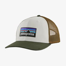 Carica l&#39;immagine nel visualizzatore di Gallery, Patagonia P-6 Logo LoPro Trucker Hat Cappello cappellino White w / Kelp Forest
