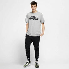 Carica l&#39;immagine nel visualizzatore di Gallery, Nike T-Shirt AR5006 063. da Uomo, Colore Grigio
