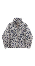Carica l&#39;immagine nel visualizzatore di Gallery, Vans Giubbotto Vans Donna modello foundry print puff mte, vestibilità regolare, manica lunga, collo alto, chiusura con cerniera centrale, tasche aperte laterali, colore Black S Multicolore Black
