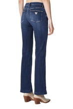 Carica l&#39;immagine nel visualizzatore di Gallery, Guess Jeans Bootcut Vita Media, Modello 5 Tasche con Chiusura Frontale Zip e Bottone. Lunghezza 32: Lunghezza Interno Gamba (Circa) 32 in. / 81,3 cm. Modello: Sexy Boot in Tessuto Stretching e
