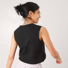 Carica l&#39;immagine nel visualizzatore di Gallery, Vans Canotta Donna WM Junior V Muscle Crop Black VN0A4DNGBLK
