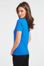 Carica l&#39;immagine nel visualizzatore di Gallery, G? Guess Tatiana Triangle Logo Tee T-Shirt da Donna Blu Elettrico
