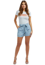 Carica l&#39;immagine nel visualizzatore di Gallery, Guess Pantaloncini Jeans Da Donna Marchio Guess, Modello Nenita Belt W3GD0KD4ZL3, Realizzato In Sintetico. Blu
