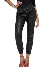Carica l&#39;immagine nel visualizzatore di Gallery, Guess Pantalone Donna Letizia Jogger Ecopelle Nero E22GU56 W1YB98WE0C0
