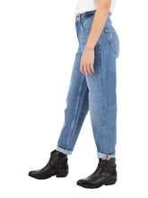 Carica l&#39;immagine nel visualizzatore di Gallery, Guess Mum Jeans
