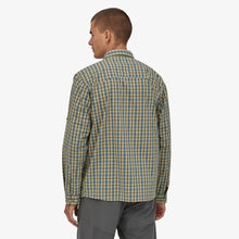 Carica l&#39;immagine nel visualizzatore di Gallery, Patagonia Men&#39;s Long-Sleeved Sun Stretch Shirt camicia uomo in ultra-leggero tessuto
