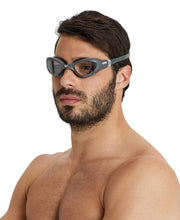 Carica l&#39;immagine nel visualizzatore di Gallery, Arena The One Occhialini Nuoto Anti-Appannamento Unisex Adulto, Occhialini Piscina con Ampie Lenti, Protezione UV, Ponte Nasale Autoregolante, Guarnizioni Orbit-Proof
