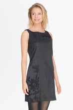 Carica l&#39;immagine nel visualizzatore di Gallery, Desigual vestito Xenia nero smanicato 17WWVWD3
