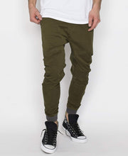 Carica l&#39;immagine nel visualizzatore di Gallery, NENA &amp; PASADENA Champion Pants Forest Green Pantalone Ragazzo, Cavallo sceso e Polsino
