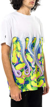 Carica l&#39;immagine nel visualizzatore di Gallery, Octopus Drank Tee T-shirt a manica corta uomo bianca con stampa fluo
