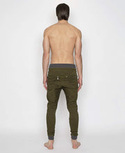 Carica l&#39;immagine nel visualizzatore di Gallery, NENA &amp; PASADENA Champion Pants Forest Green Pantalone Ragazzo, Cavallo sceso e Polsino

