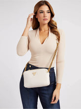 Carica l&#39;immagine nel visualizzatore di Gallery, Guess AURA CAMERA BAG
