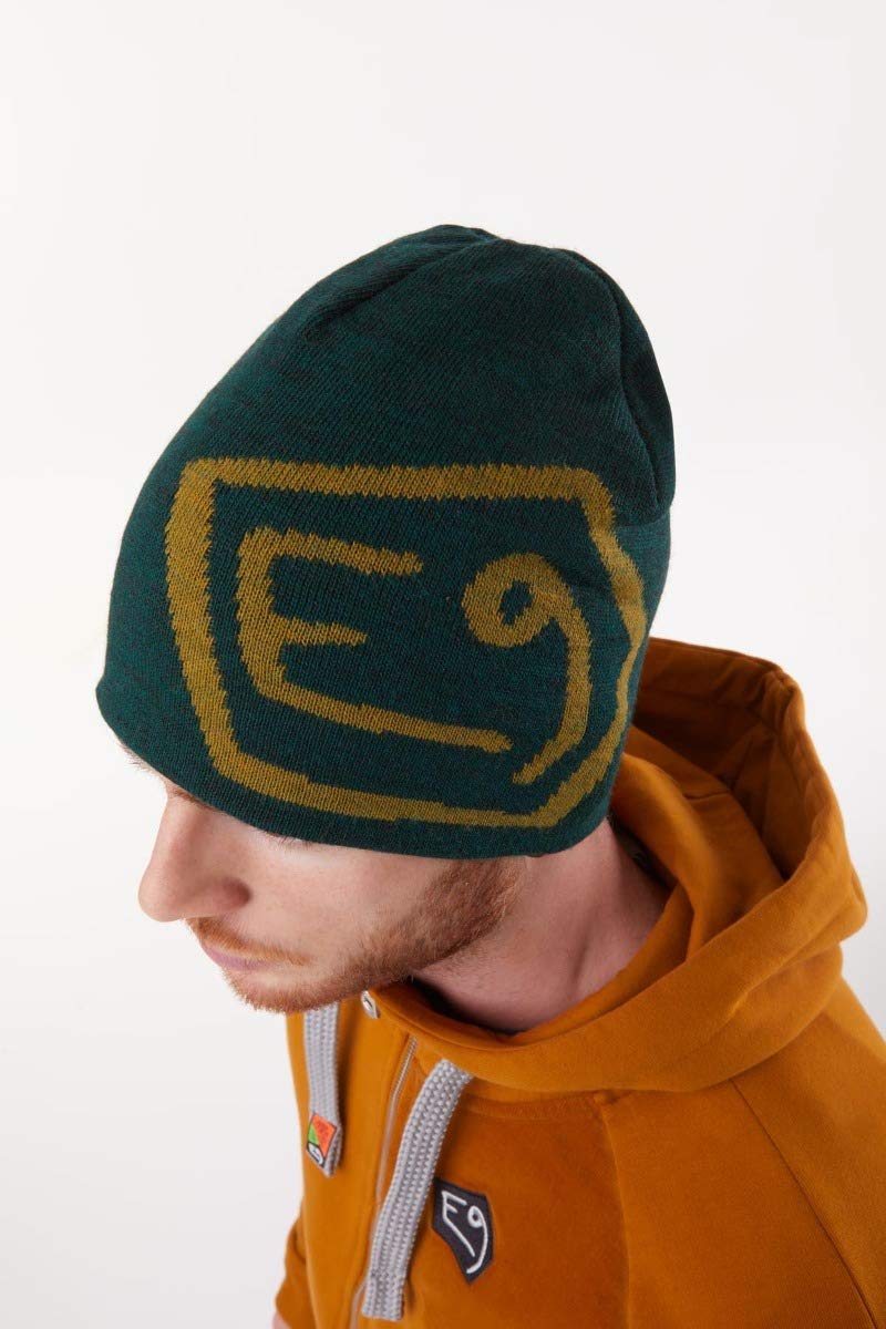 E9 - Cappello con Logo T - Verde