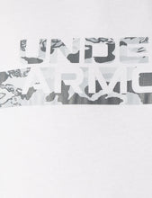 Carica l&#39;immagine nel visualizzatore di Gallery, Under Armour Maglietta da uomo a maniche corte con righe sul petto mimetiche
