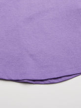 Carica l&#39;immagine nel visualizzatore di Gallery, Under Armour Girls&#39; Live Sportstyle Graphic Short-Sleeve T-Shirt , Vivid Lilac (560)/White , Youth X-Small
