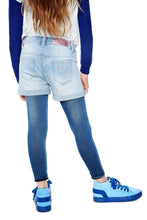 Carica l&#39;immagine nel visualizzatore di Gallery, Desigual Bambina Shorts Denim BUENDIA 18SGDD18 5/6 Denim Chiaro
