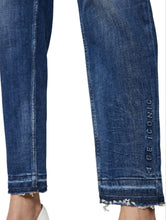 Carica l&#39;immagine nel visualizzatore di Gallery, Guess Mom Jeans
