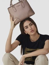 Carica l&#39;immagine nel visualizzatore di Gallery, Trussardi Tote bag Bella small in similpelle laminata
