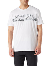 Carica l&#39;immagine nel visualizzatore di Gallery, Under Armour Maglietta da uomo a maniche corte con righe sul petto mimetiche
