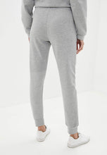 Carica l&#39;immagine nel visualizzatore di Gallery, Guess Pantalone in Felpa con Polsino e Logo Strass Grigio Chiaro
