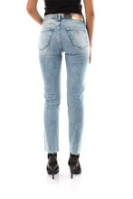 Carica l&#39;immagine nel visualizzatore di Gallery, Guess Jeans Relaxed STRAPPATO Donna
