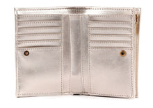 Carica l&#39;immagine nel visualizzatore di Gallery, PORTAFOGLIO DONNA GUESS D NERO SWQB8661670BLA maila portafoglio fold up NERO ND scelta=P
