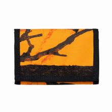 Carica l&#39;immagine nel visualizzatore di Gallery, Carhartt PAYTON WALLETT I025411 CAMO TREE ORANGE BLACK PORTAFOGLI CORDURA
