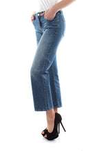 Carica l&#39;immagine nel visualizzatore di Gallery, Guess Jeans Sexi Straight Ankle
