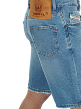 Carica l&#39;immagine nel visualizzatore di Gallery, Diesel A02648 0HBAV Shorts Shorts Denim Uomo Blu Denim 31
