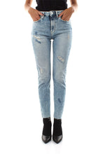 Carica l&#39;immagine nel visualizzatore di Gallery, Guess Jeans Relaxed STRAPPATO Donna
